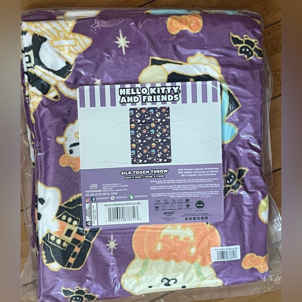 Hello Kitty and Friends Purple Halloween Cloud Throw Blanket NEW NWT